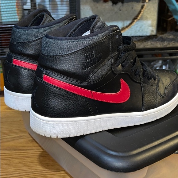 Air Jordan 1 Retro High - Picture 5 of 8
